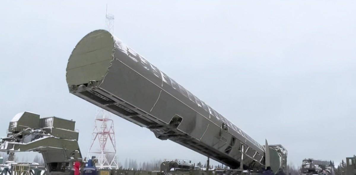 第二张王牌是萨尔马特洲际弹道导弹,也就是西方称为:"小撒旦"的俄罗斯