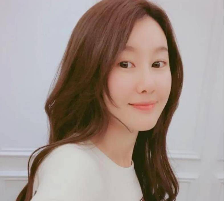 王宝强前妻很少晒娃,儿女穿兄妹装逛街,网友:破冰?_马蓉_孩子_生活