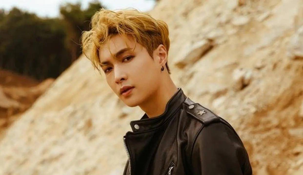 1992年出生的张艺兴现在已经28岁了,一个成年人抽烟有什么错了?