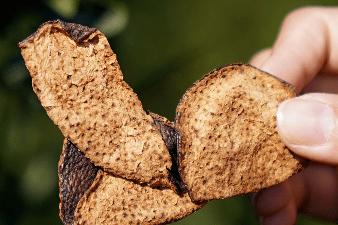 据《广陈皮挥发油成分》显示,新会陈皮的挥发油多由单萜,倍半萜等萜类