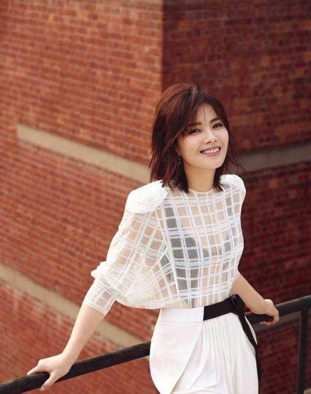 周冬雨替王子文出演《欢乐颂》曲筱绡,啃黄瓜瘦成纸片人,女星减肥真够