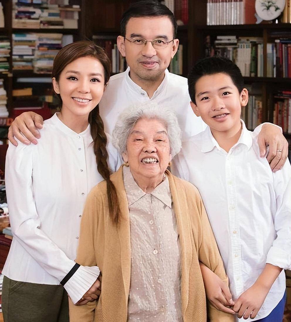 朱迅:扫过厕所,上过手术台,与大8岁老公闪婚后成人生赢家_母亲_工作