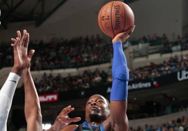 归期未定;德拉蒙德-格林因为右脚趾的伤势同样不知道何时会回归;还有