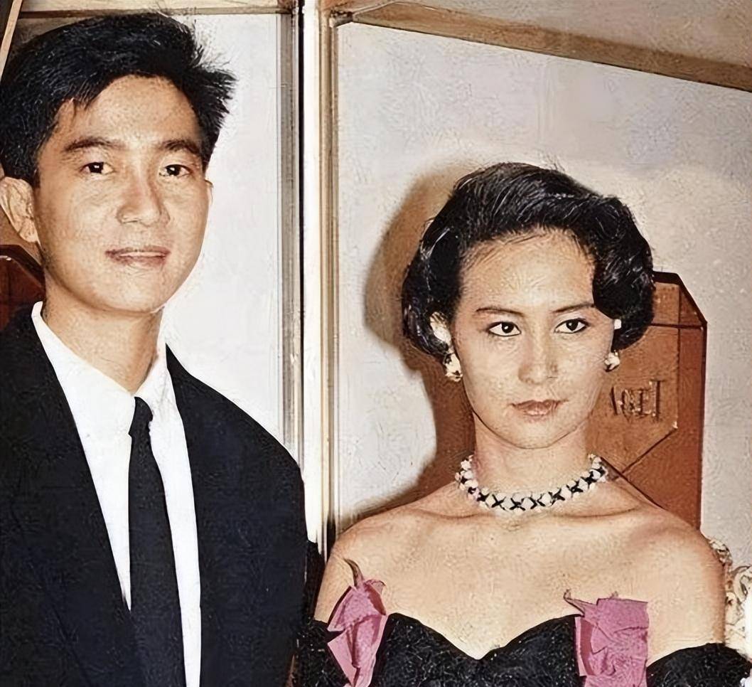 放弃女首富何超琼,娶花瓶李嘉欣,是他最好的选择_豪门_女明星_陈百强