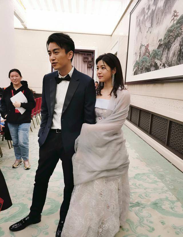 陈晓陈妍希盛装亮相,神仙眷侣手就没有松开过_夫妻俩_爱情_老公