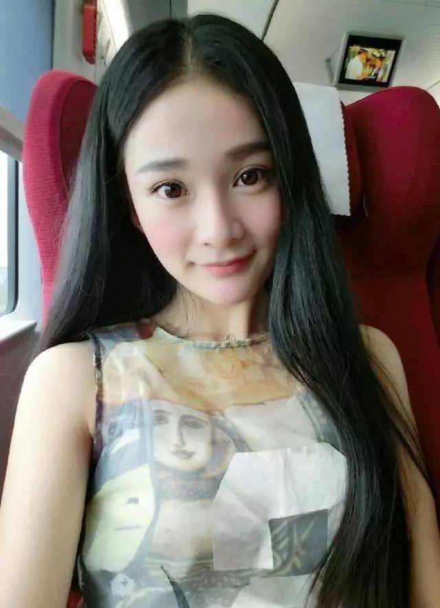 卓亨瑜再次碰瓷杨幂,不满猛喷网友,还口口声声喊着要做自己!