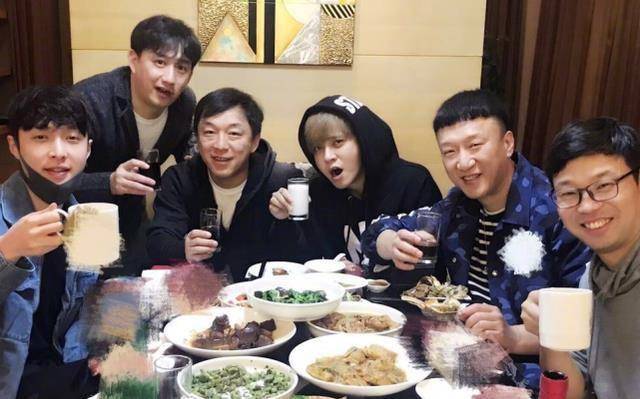 张艺兴被黄磊灵魂拷问,黄渤亲自发文回应,"男人帮"将重聚_那英_节目