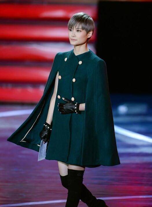 张靓颖开挂的人生雷出新高度,穿女装的李宇春露的真撩人_女生_什么