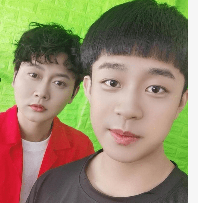 张九龄为新戏剪蘑菇头,少年感满满,与栾云平孟鹤堂同框心情好_周九良
