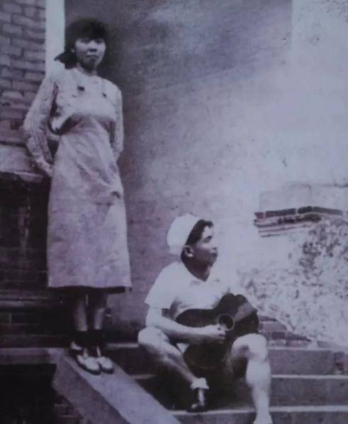 萧红死前留下4遗嘱,欲葬鲁迅墓旁,死后骨灰被葬两处,一处成谜_萧军