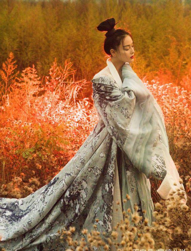 张馨予晒古装美照,女扮男装帅气十足,网友:东方不败既视感_画面_形象