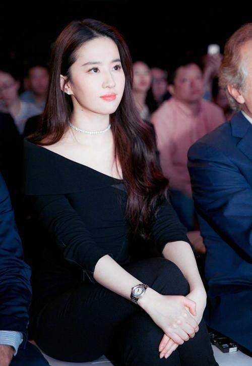 30岁刘亦菲皮肤只有16岁?脸部特写曝出,这容颜不服不行!