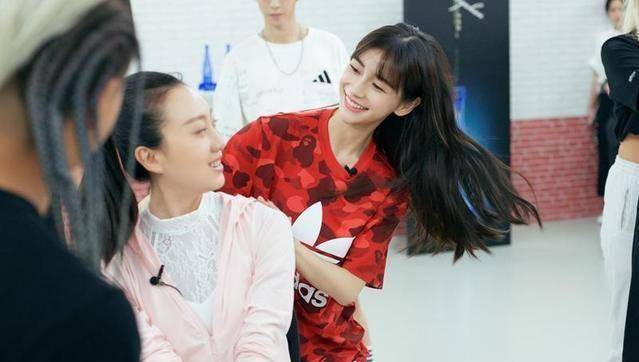 《新舞林大会》baby放弃挑战,秦岚直接晋级,秦岚6字道出原因_什么