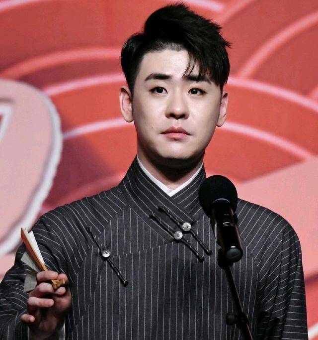 张云雷斥毒唯粉:不能忍受诽谤污蔑攻击我身边的人,尤其是我师父_相声