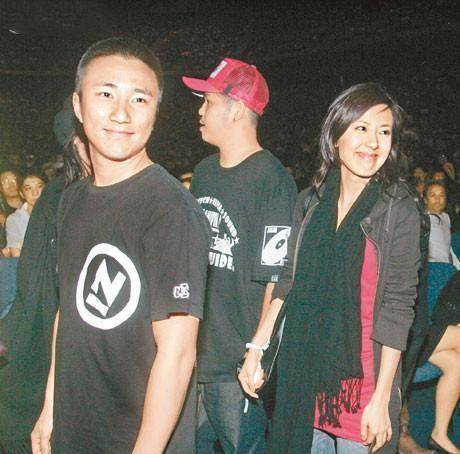唐诗咏与崔建邦相恋后并不是那么的顺利,这中间历经了几次的分分合合