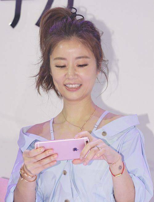 42岁林心如穿吊带露香肩扮嫩网友:霍建华喜欢就好!_少女_紫薇_专辑