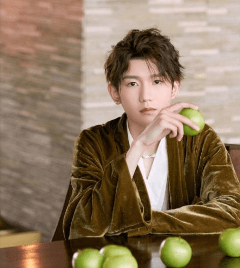 小八卦:迪丽热巴被嘲?赵丽颖新剧获好评?王源不拍戏?