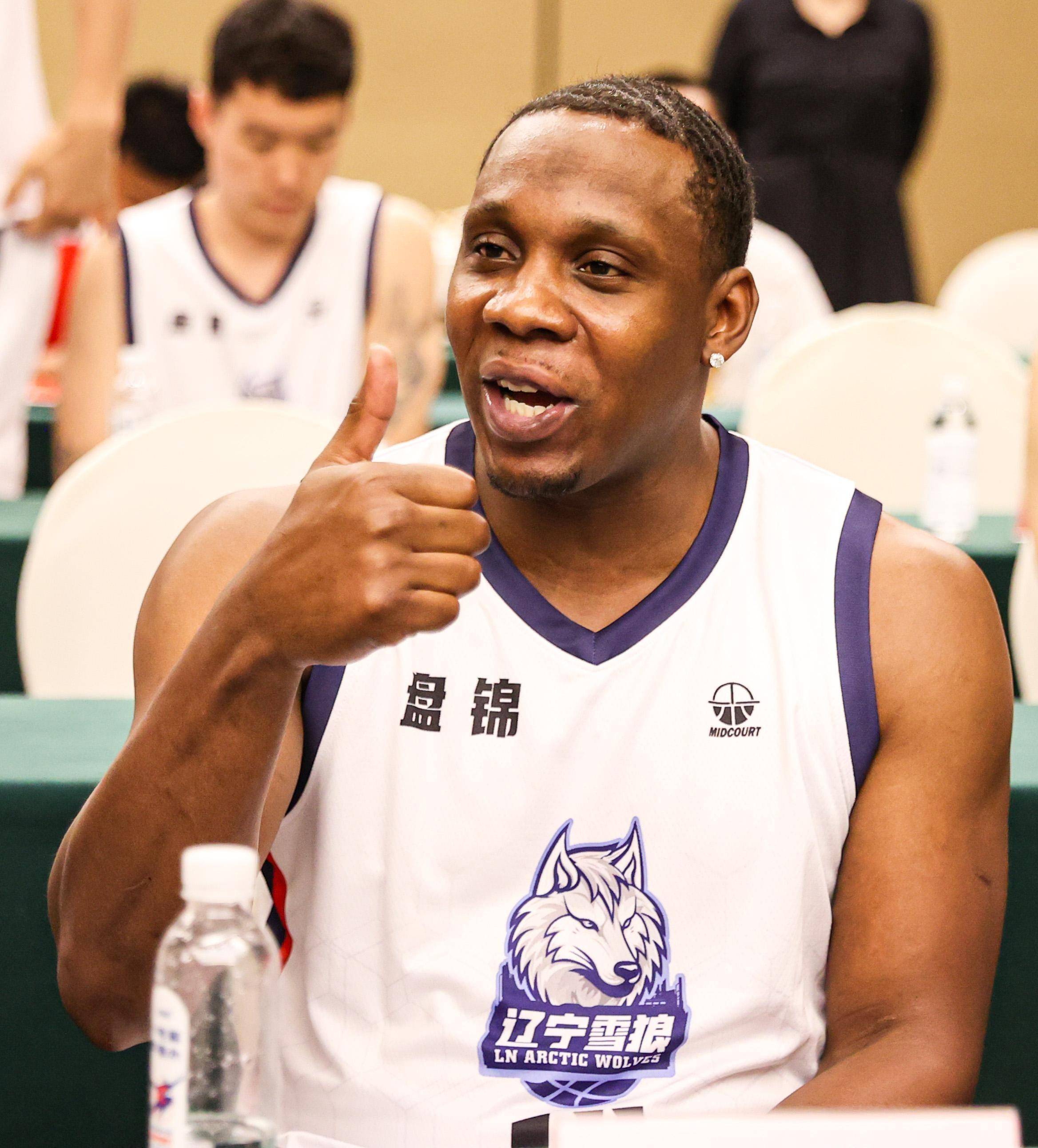 一人独砍46分,哈德森传奇继续_辽宁男篮_沈阳_比赛