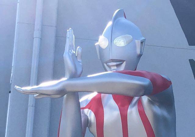 新奥特曼塑像公开:没背鳍没有计时器甚至没有胸肌的曼哥哥_初代_形象