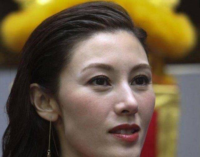 翻翻李嘉欣20多岁时的照片,美的叫你怀疑人生!