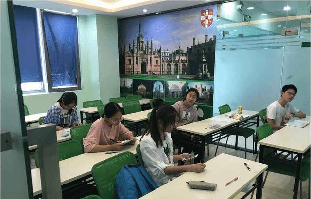 安徽一老师住别墅,还在家里为其他学生补课,网友:到底图啥?