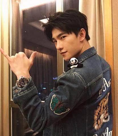 盘点杨洋出道至今留过的发型_刘海_造型_时期