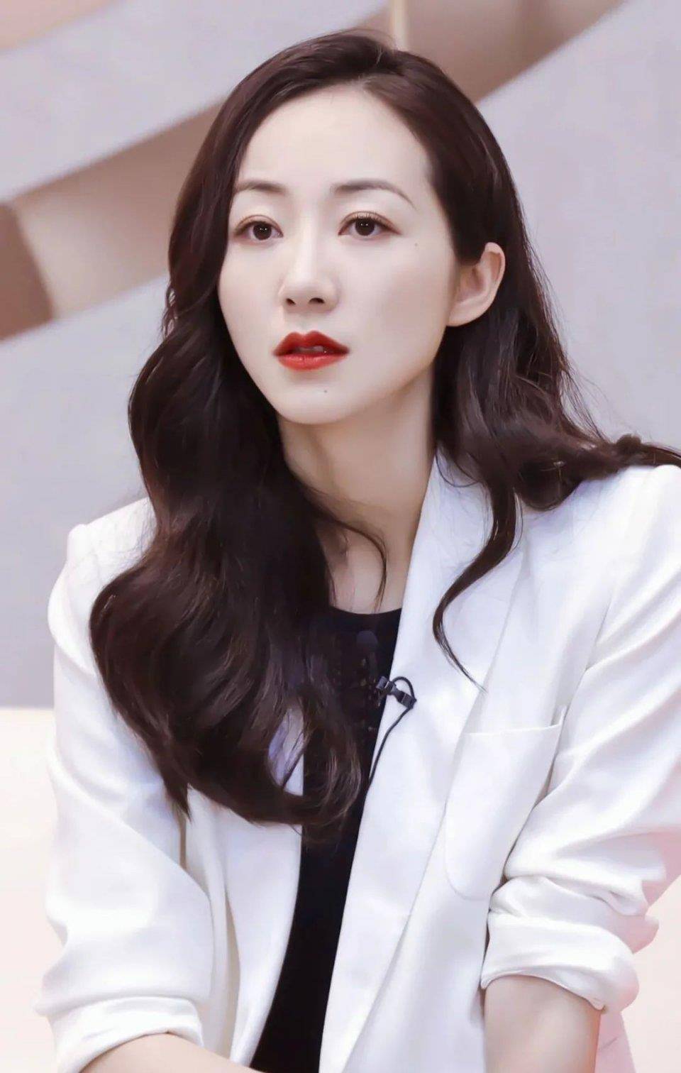 嘴唇漂亮的明星只服这5位,唇色自然就算了还自带唇珠,清纯魅惑_造型