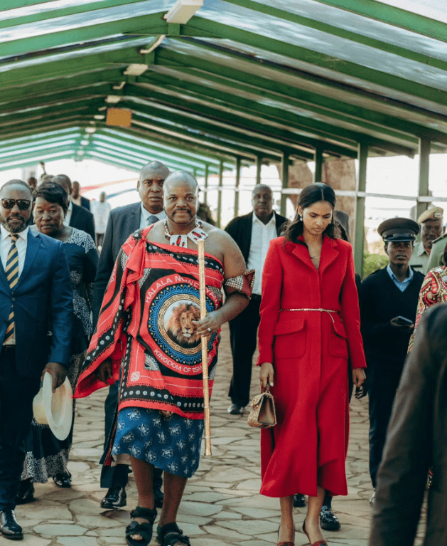 斯威士兰国王的妃子美到赞比亚!