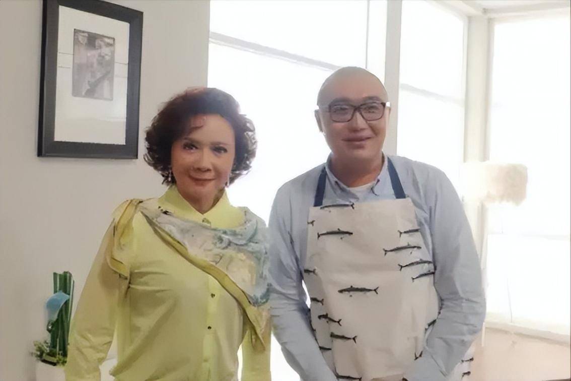 那么他是蔡明的儿子?