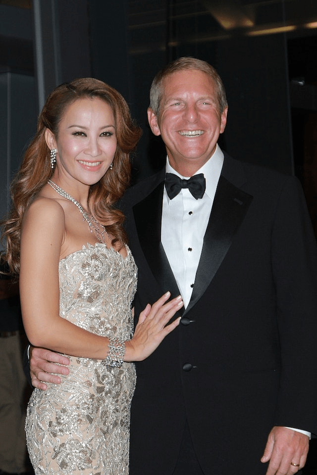 揭秘李玟与富商老公关系:李思林抨击妹夫bruce被撤职_公司_网友_留言