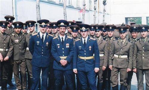 为什么驻德苏军是苏联最精锐的军队?_东德_冷战_装备