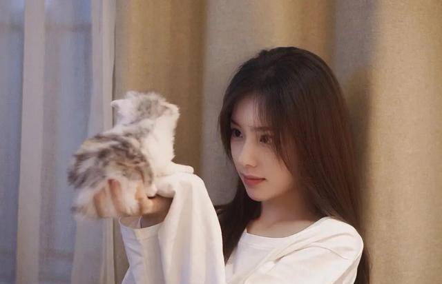 王思聪的孽缘:他4年前求爱无果,4年后又看上她,但她黑料可不少_女孩