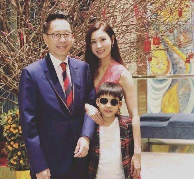 许晋亨的人生态度:不爱江山爱美人,人生苦短,及时行乐_生活_何超琼