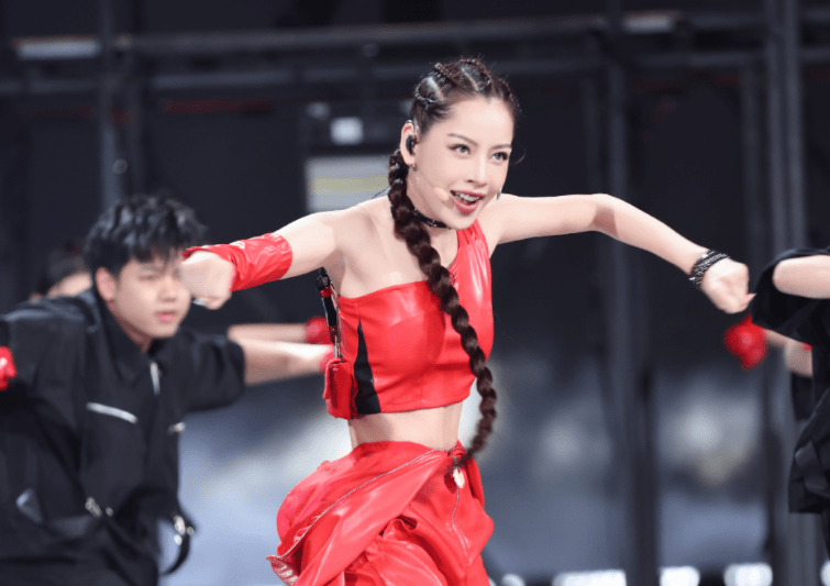 可她们两人是外国籍姐姐,所以名次会靠前,但大概率不会c位出道,谢娜的