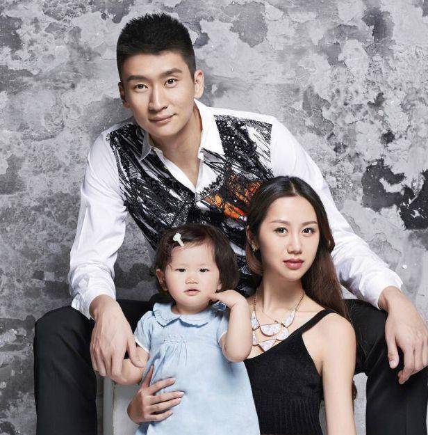 假消息满天飞各方忙辟谣:孙悦没出轨,国足赛地未定,李娜改国籍_特谢拉