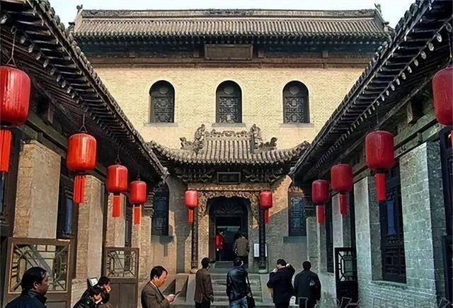 2019年乔家大院摘牌：一夜之间，1050平店面被腾退，服务员大换血