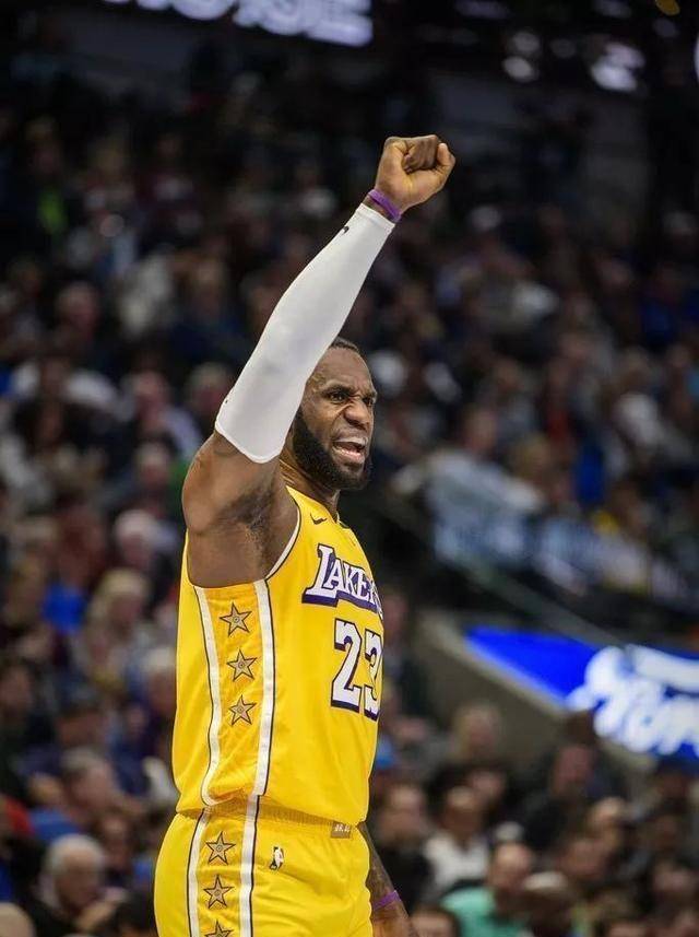 目前市面流行的所谓詹姆斯"黑点"中,有一项就是,"他是个商人",理由是"