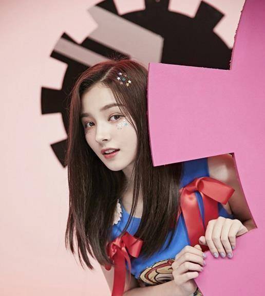 据了解,nancyleeseunglee是美韩混血儿,2016年发行首张迷你专辑随团