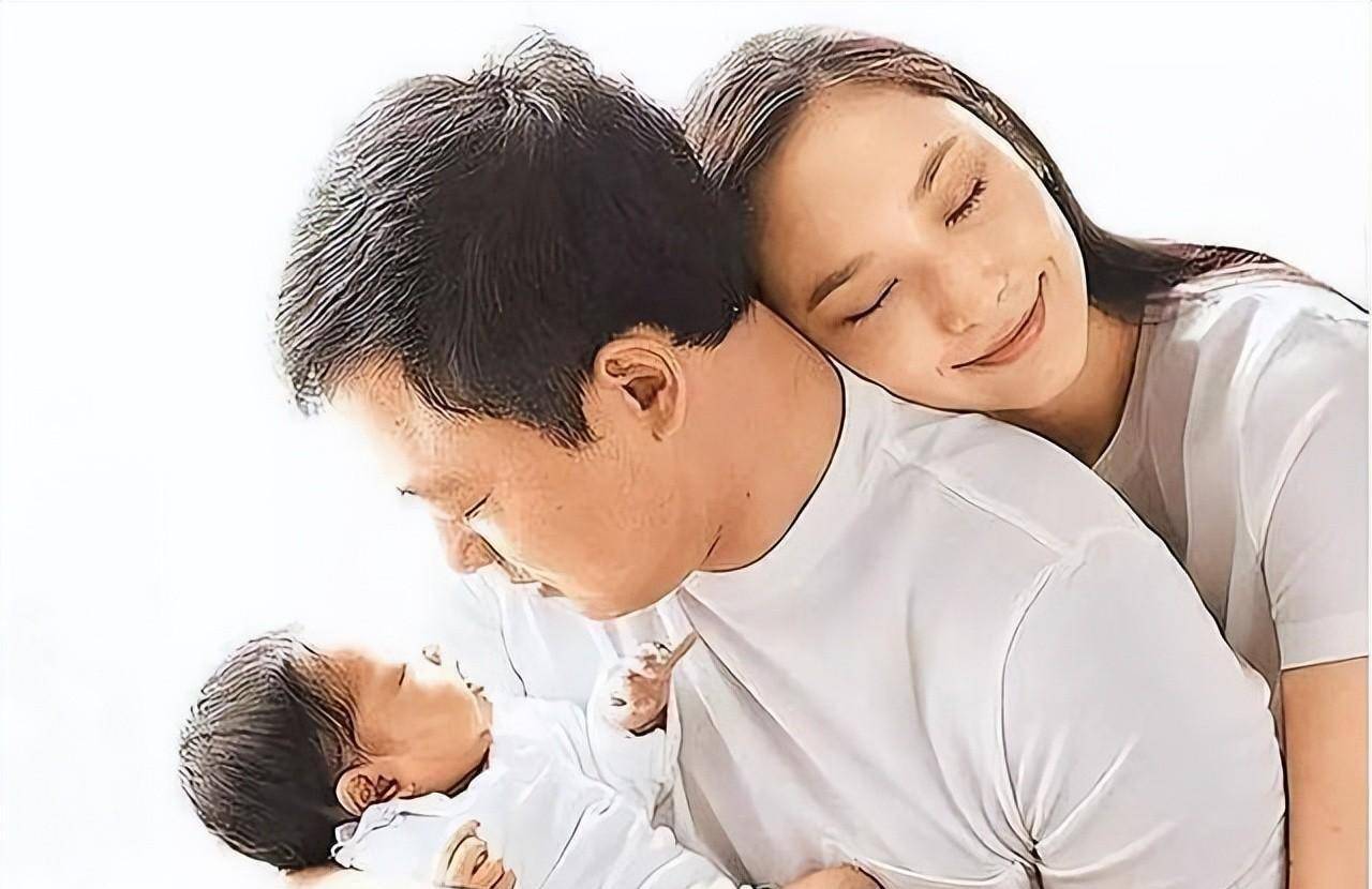 揭秘:盘点未婚生子的9位女星,没买票就上车_洪欣生_孩子_那英