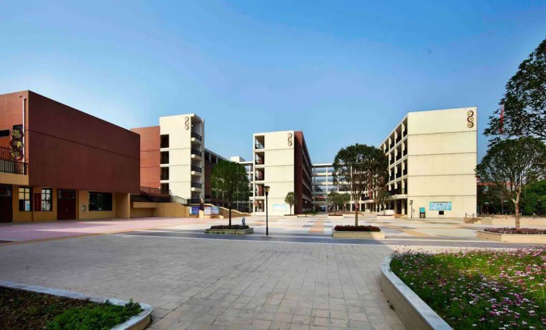 18班中学)嘉爵幼儿园,嘉行中小学等公办学校,广雅中学,黄冈中学等省一