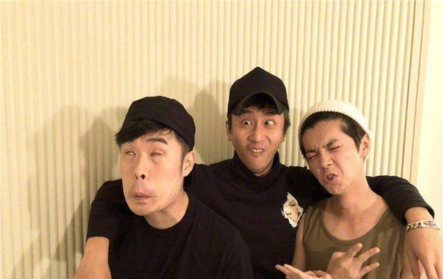 邓超给鹿晗拍照,两人互动太有趣,像父亲给儿子拍照_节目_照片_感情