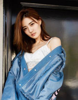 在这个节目中,张铭恩还徐璐的爸爸,自己的"准"老丈人感动得稀里哗啦的