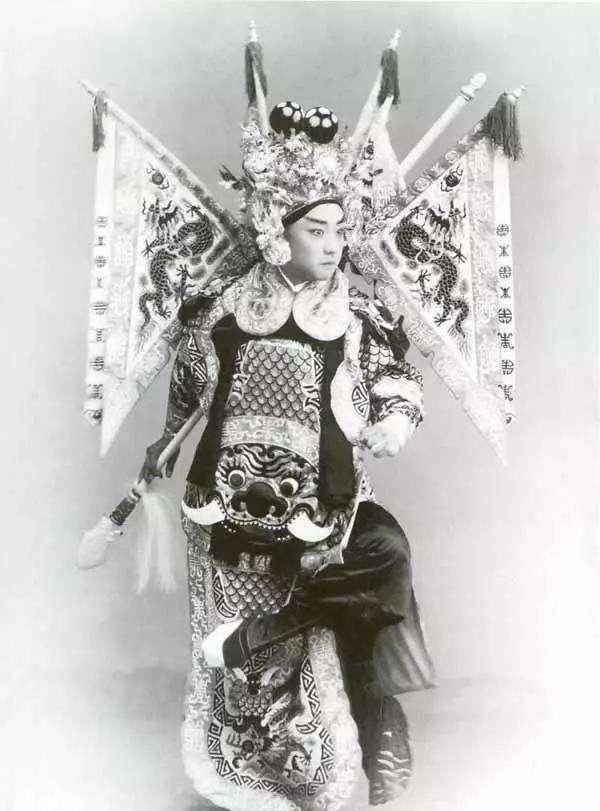 京剧名家李万春和李少春郎舅二人唱对台戏多年,文革二人都不好过_冲击