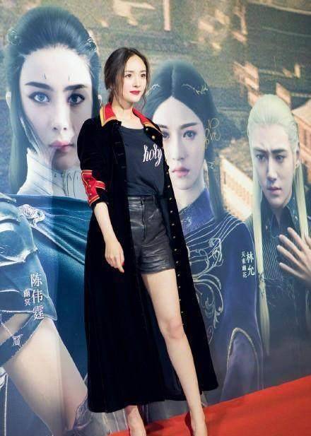 刘嘉玲杨幂撞衫,可是刘嘉玲的皮肤状况比杨幂好太多了吧?