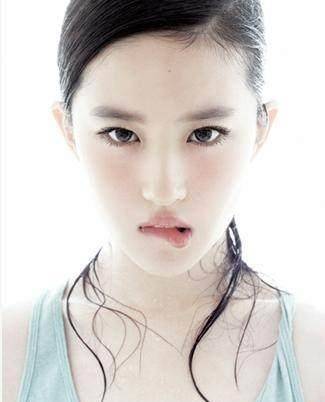 女星都爱咬嘴唇,赵丽颖性感,娜扎帅气,热巴少女感爆棚!