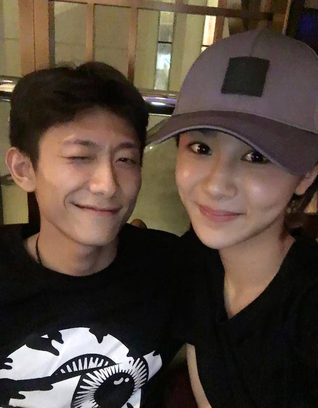 张一山庆生,友谊一目了然,青梅竹马长大的还有他们_儿女_牛骏峰_好