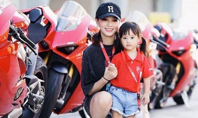 欧弟二胎得女搞错性别,娇妻生产不忘化妆?