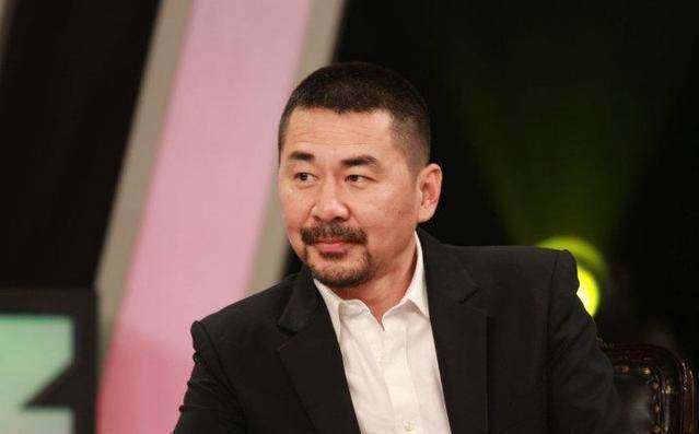 演了十几年大人物,却成圈内妻管严,如今妻子42岁还冒险生二胎_陈建斌