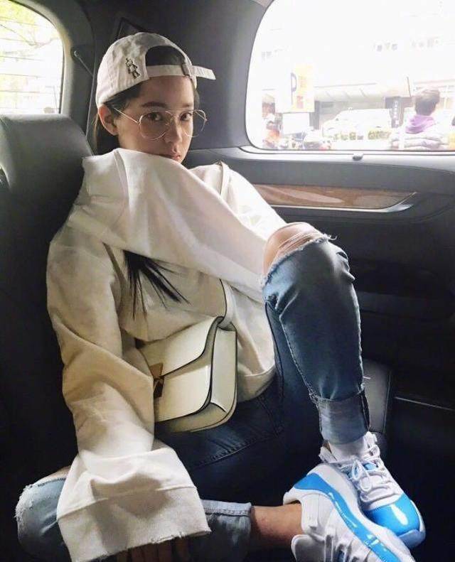 欧阳娜娜又晒新造型了,网友很活泼可爱!_卫衣_关晓彤_白色