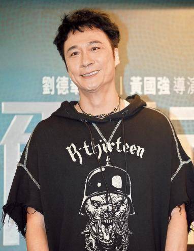 港台明星,吴镇宇应该系最年长一个,46岁做爸爸,52岁带埋囝囝feynman上